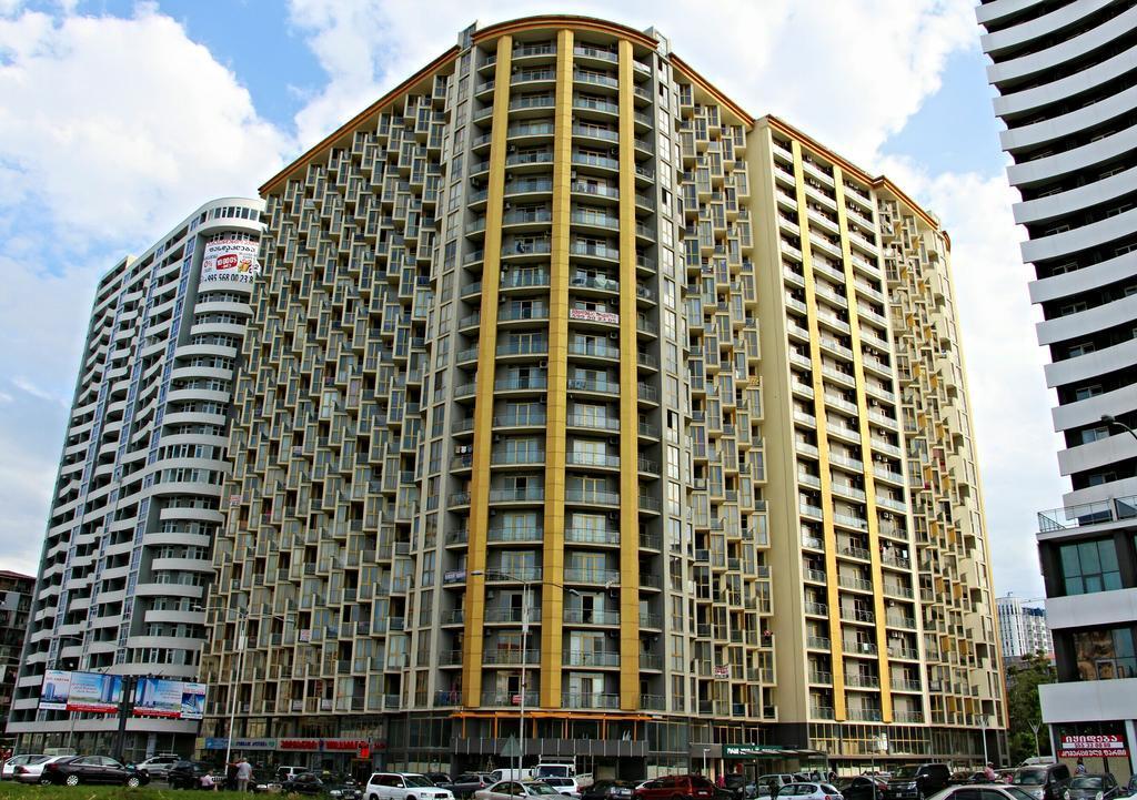 Orbi Plaza David Apt. Apartment Батуми Екстериор снимка